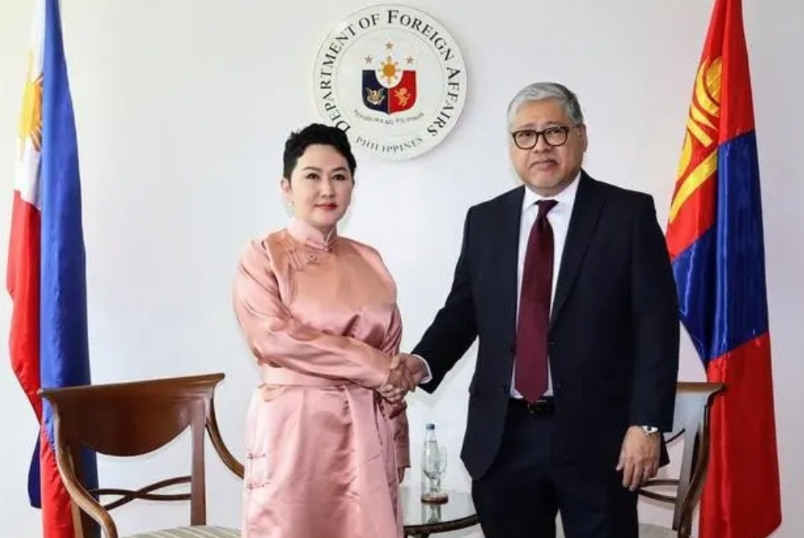 蒙古国开始玩火，公开支持菲律宾在南海搞事，似要报当年没把内蒙一起带走的“仇”，结