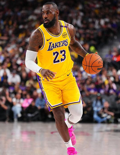 詹姆斯并不需要一个非FMVP总冠军来证明自己
某些人说詹姆斯要夺冠就要降薪，要底