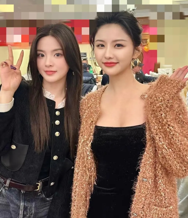 杨超越和素人同框，谁的颜值和气质更胜一筹？