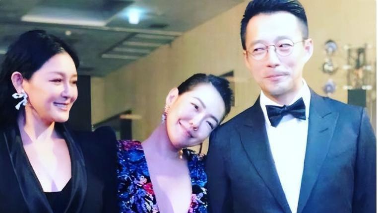 汪小菲S妈聊天记录曝光，汪小菲三次低声下气求买墓地，语气卑微