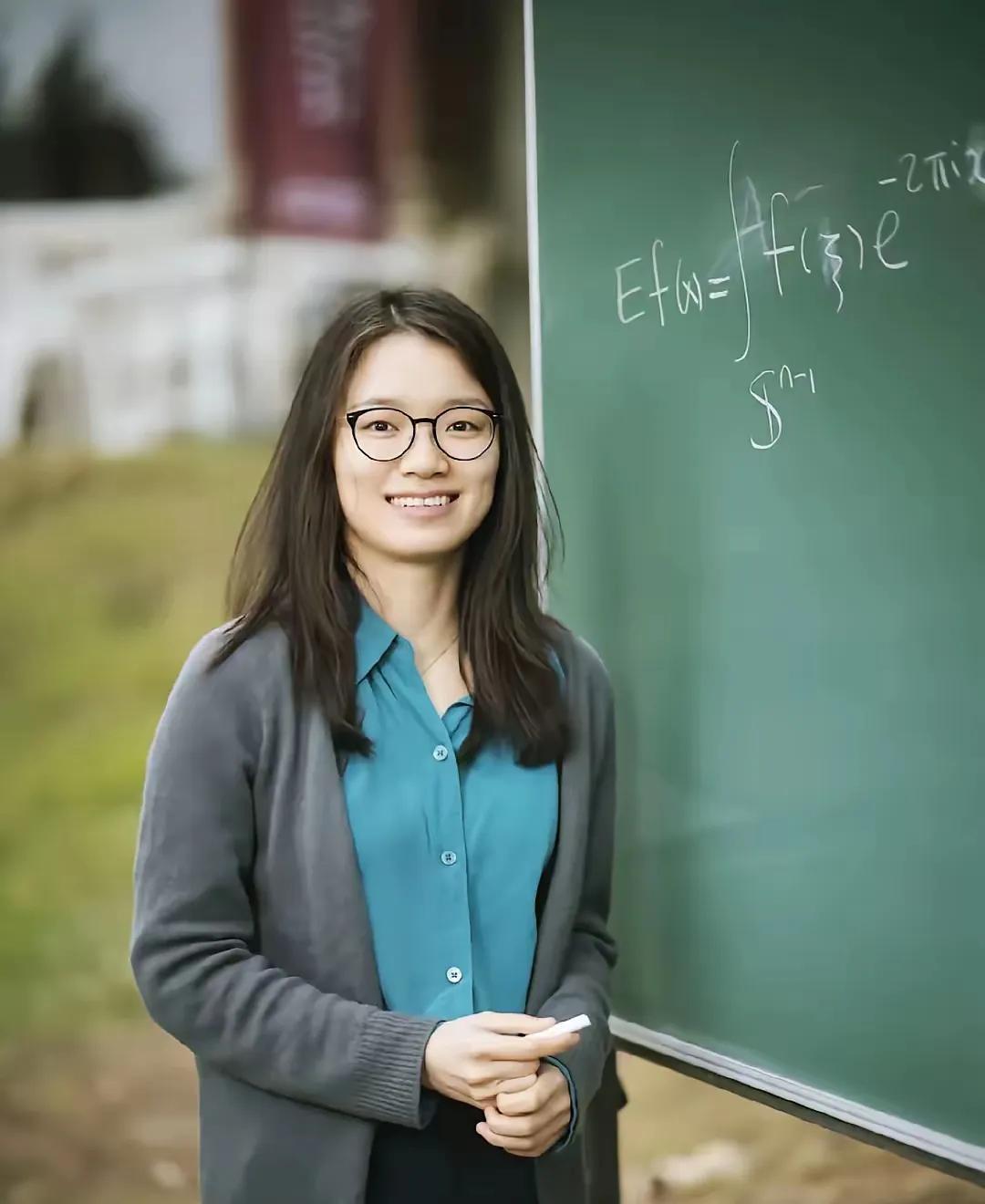 华人数学家王虹真的很厉害。34岁就能担任HES常任教授，这可不是一般人能做到的。