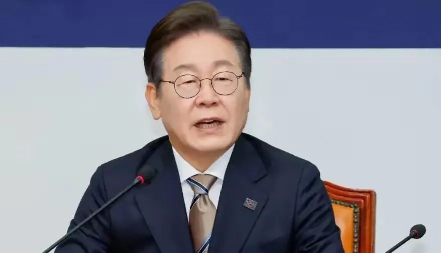 特朗普要求韩国大幅增加驻军费











特朗普这次真是狮子大开口，直