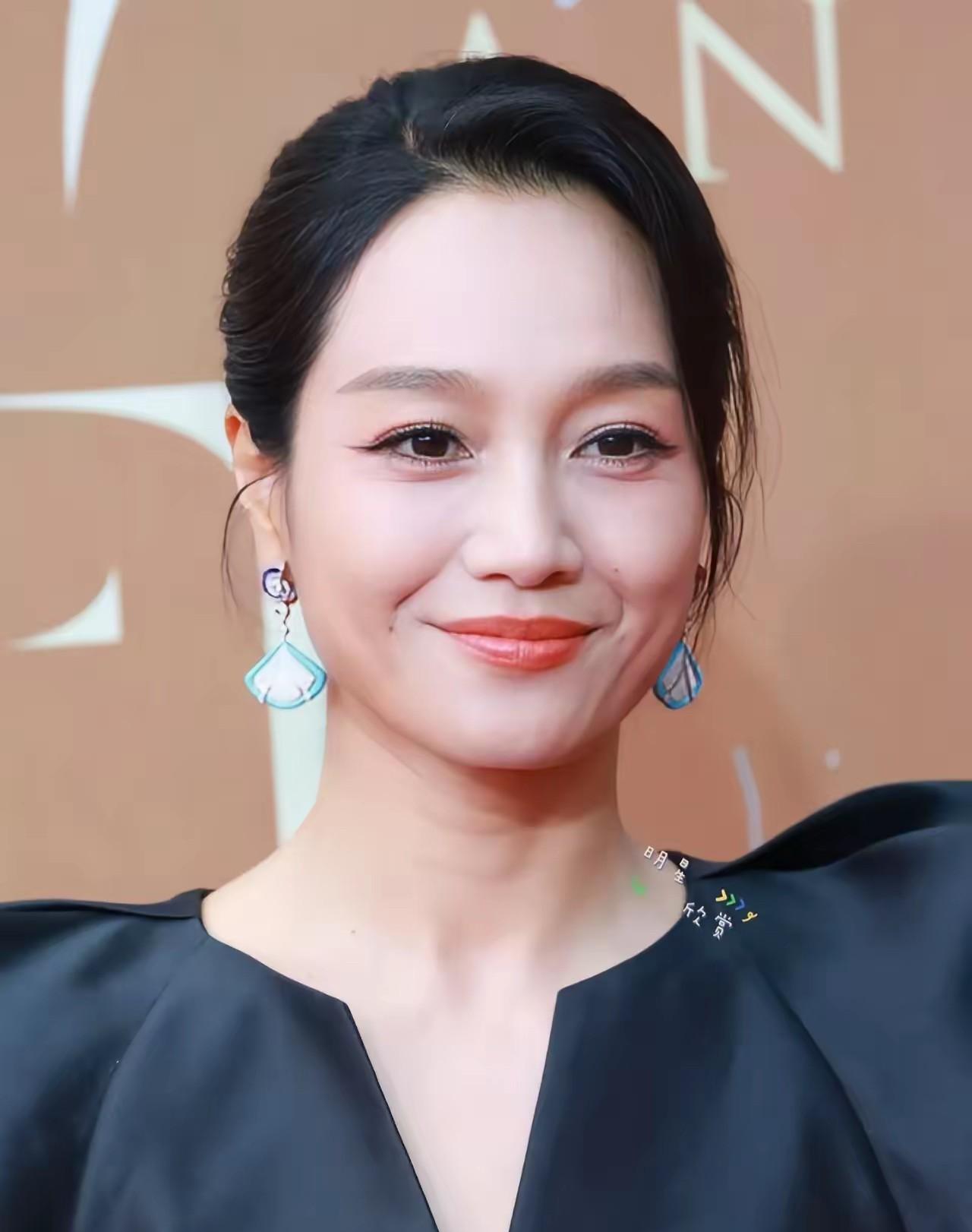 真活久见了家人们！朱丹这是把“重男轻女”刻进DNA了吧？
最新一期桃花坞里，静姐