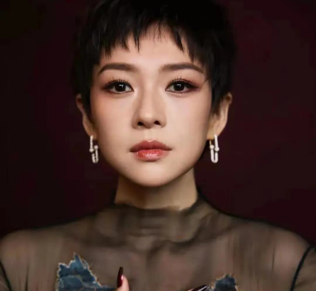 章子怡现在估计比吃了苍蝇还难受，
翻来覆去想了一夜，
怎么也想不明白，当初是