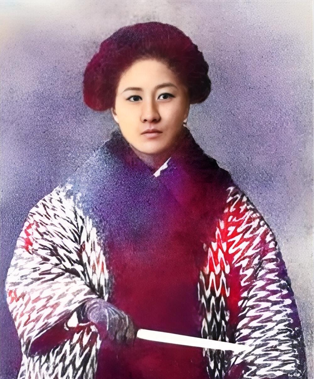 1907年，秋瑾被捕后，上司命令县令李钟岳搜查秋瑾居所！可当李忠岳到达居所后，下