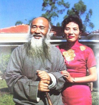 1947年，徐雯波18岁，嫁给了她闺蜜的爸爸张大千，那会儿张大千已经48岁了。新