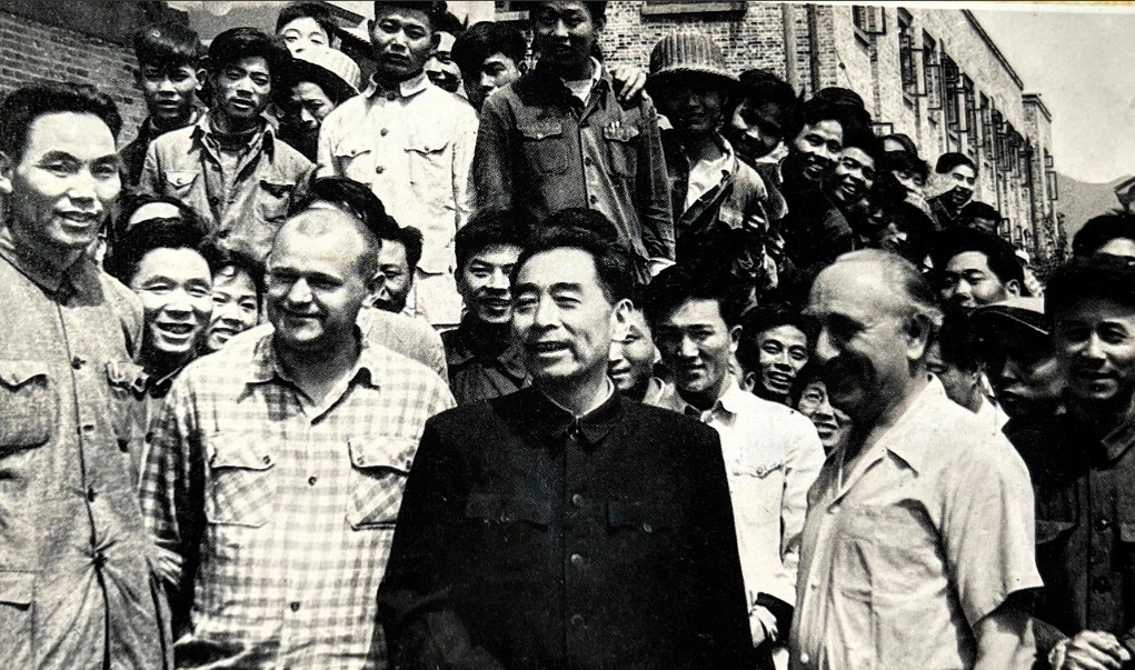 1959年，电影《风从东方来》在新安江水电站工地取景，该片是我国第一部立体电影，