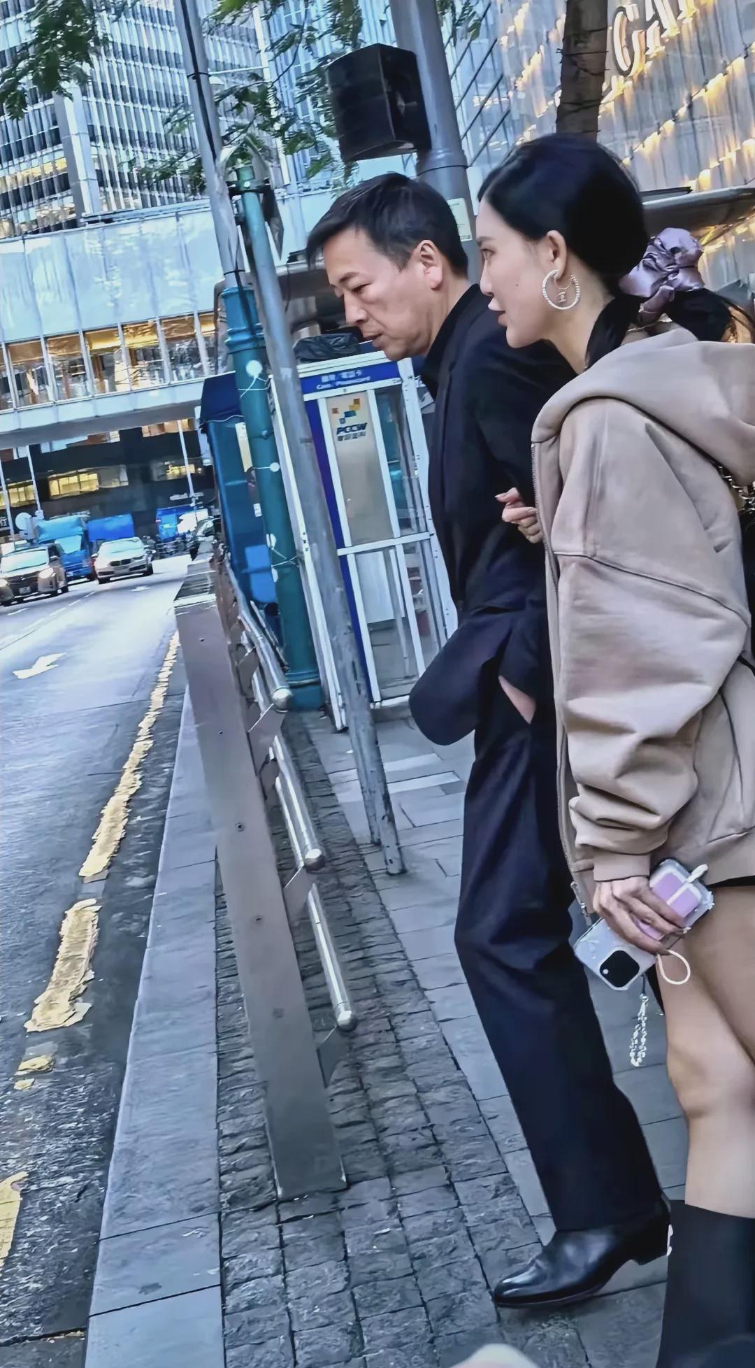 赖文峰和楚玲真人竟然长这样，网上照片都是骗人的吧，看到他们俩站一块儿就觉得怪怪的