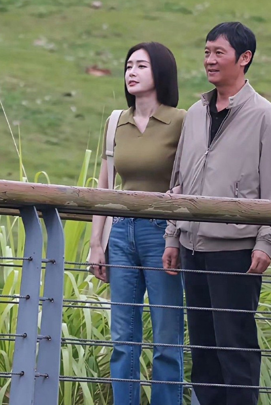 这是秦岚的父亲吗？ ​​​