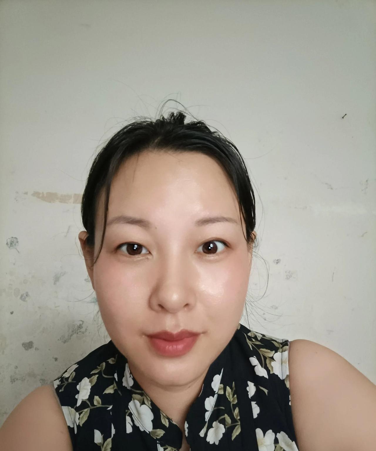 初八去领了结婚证 然后第二天坐车回老家
回老家接女儿去广州玩
可是去广州的票买的
