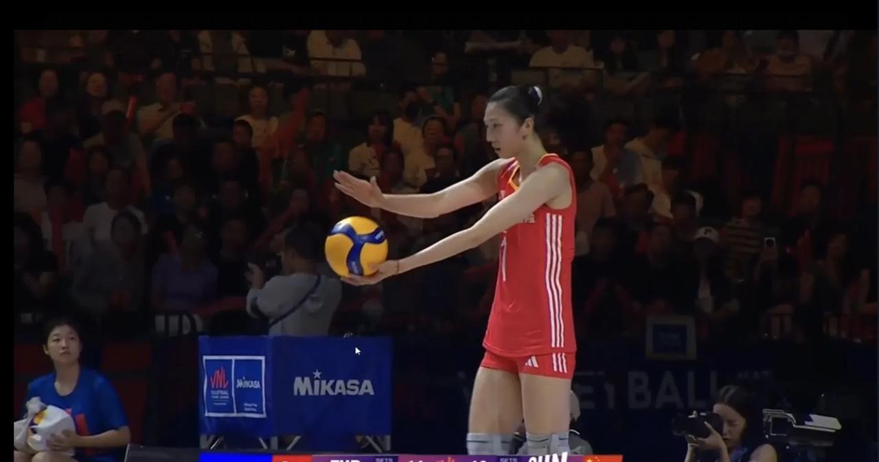 25：19，中国女排多点开花，拿下首局！
     今晚，2025世界女排联赛北