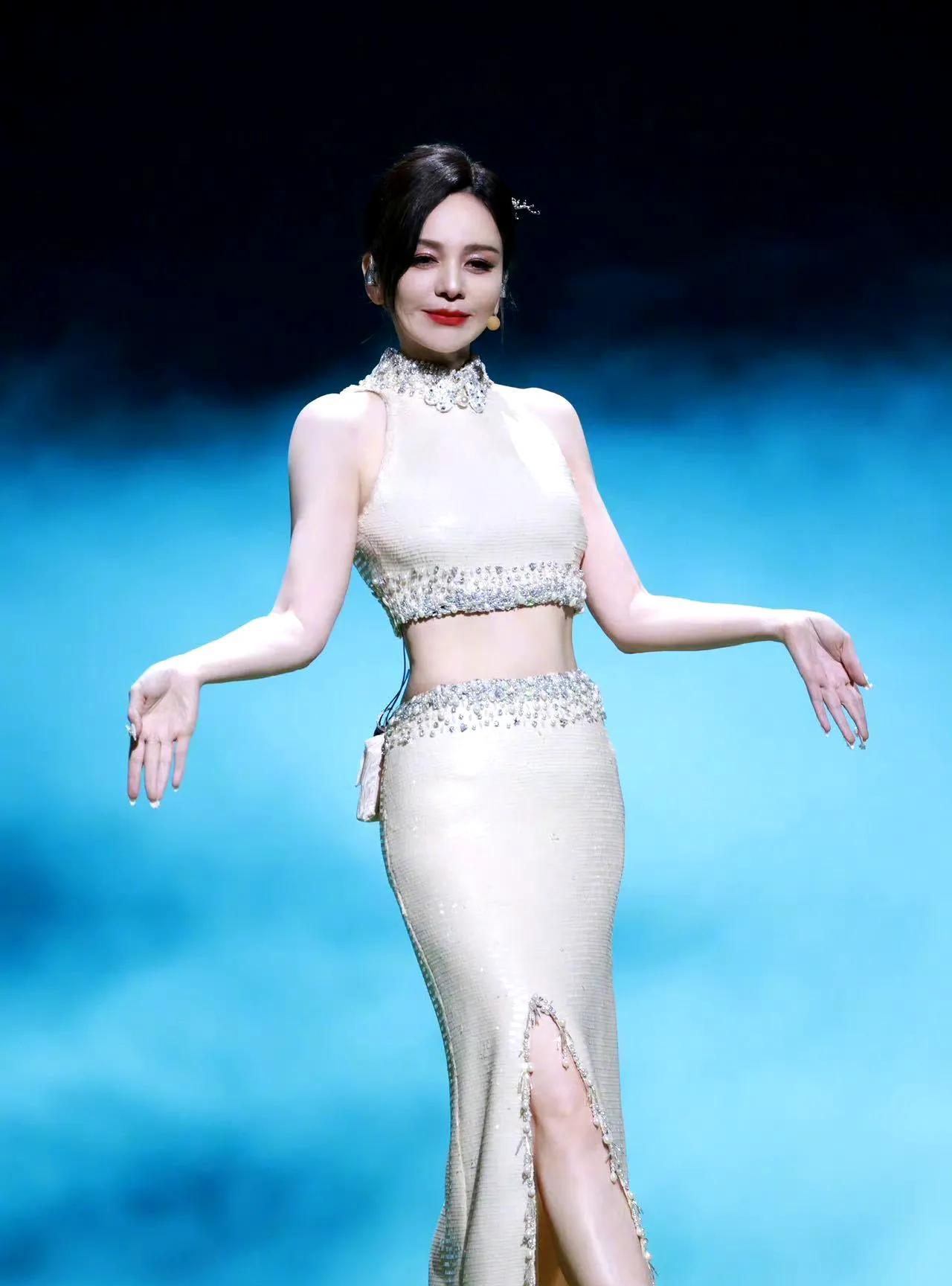 王琳演雪姨时才30岁，戏里演四个孩子的妈妈，她比男主角何书桓的扮演者古巨基才大2
