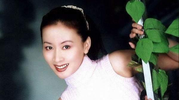 曾是体操运动员，拍人体写真被父母嫌弃、被丈夫抛弃，如今怎样了