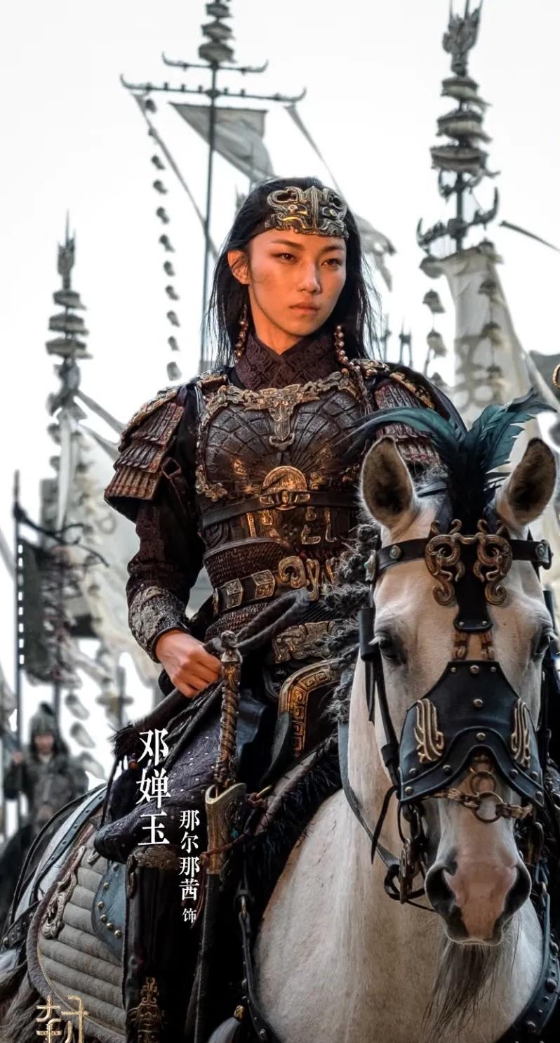 郭德纲说的对，不是我多优秀，全靠同行衬托。
这话放在娱乐圈，最近真是太应景了。