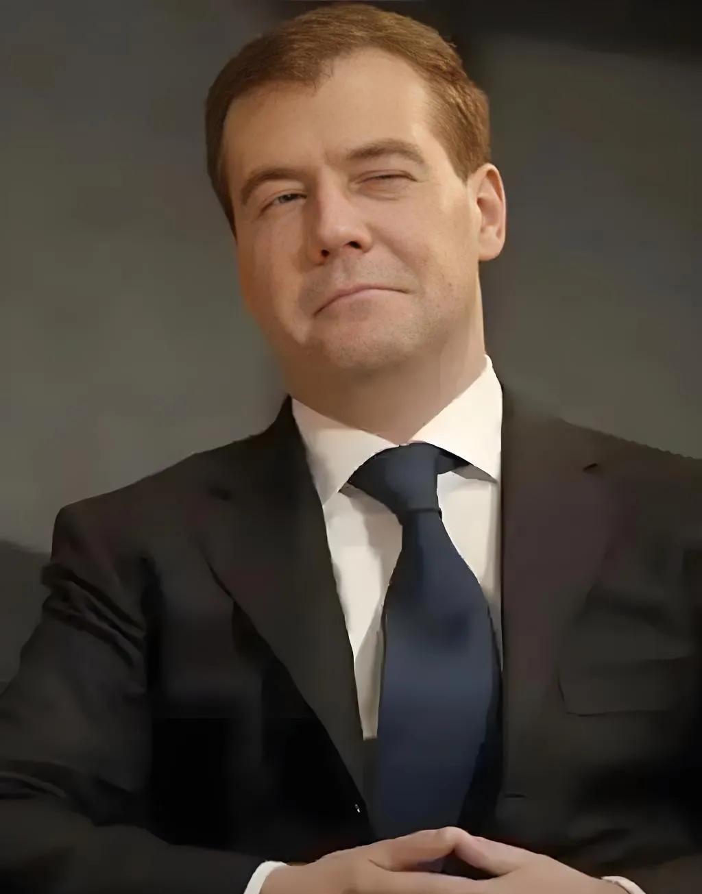 梅德韦杰夫为俄罗斯鸣不平，特朗普向全世界宣战，为什么少了俄罗斯。
特朗普向全世界
