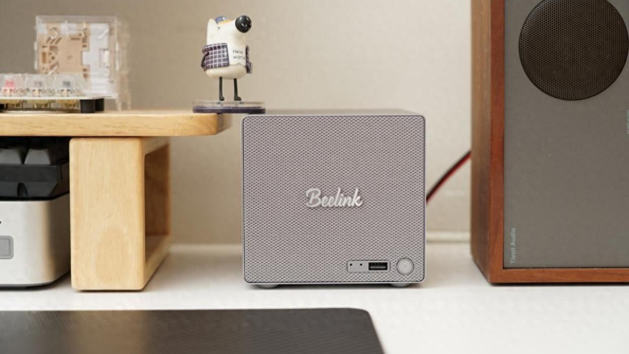 5盘位72TB扩容，迷你主机+NAS私有云二合一设计：零刻ME Pro分享