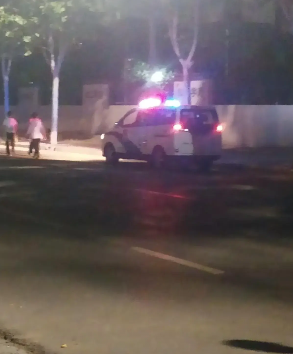 通知书没来，110来了！
上午听小区人议论说，昨晚小区一家在凌晨查到孩子高考成绩