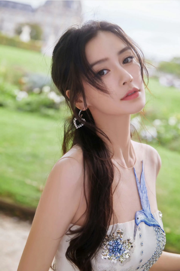杨颖和文咏珊，你觉得谁更漂亮？