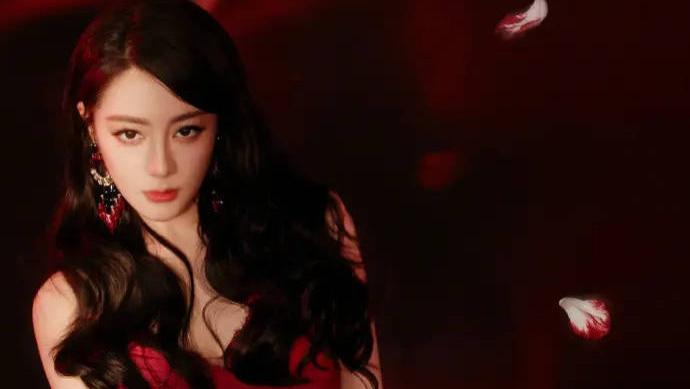 ​迪丽热巴解约传闻被辟谣！嘉行官方回应：假的