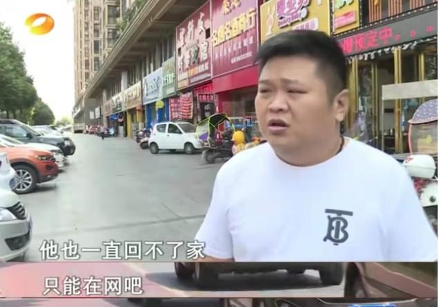 天呐！一个男人，一个月辛辛苦苦挣8000块，竟然偷偷摸摸给爸妈300块！老婆知道
