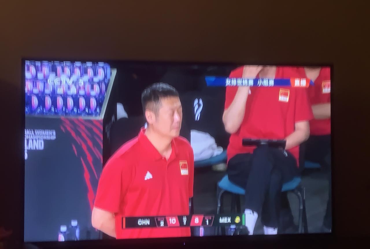 喜欢中国女排的球迷们千万不要忘记了
       今天晚上20:30，中国女排在