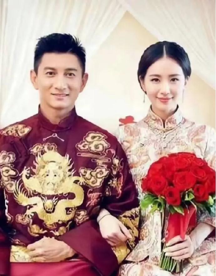 24年就传离婚了25年也没等到一个辟谣
毕竟两个可是差17岁，代沟不是一点点