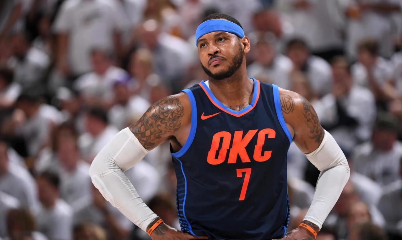 NBA传奇名宿卡梅隆-安东尼真是左右为难！据悉，安东尼将会在NBA新赛季揭幕战中