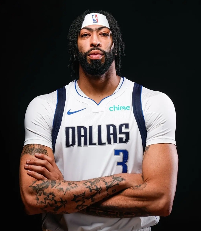 浓眉这个屌样子，搞不好单换里萨谢都换不到了
难怪老鹰连里萨谢都不肯出了
浓眉这个