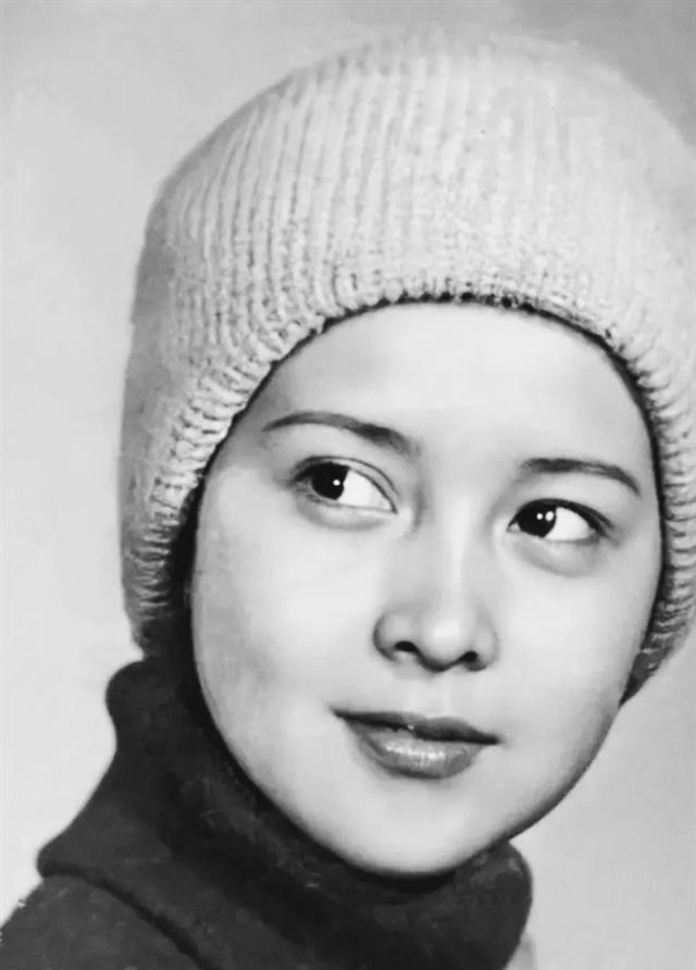 她80年代红极一时，当时名气和潘虹不分上下。

要说上世纪八十年代的中国电影圈，