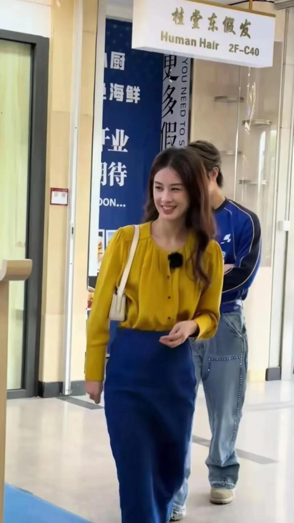 没想到黄圣依被婚姻困住三年都没离成，
上了趟《再见爱人》直接脱胎换骨！
以前总依
