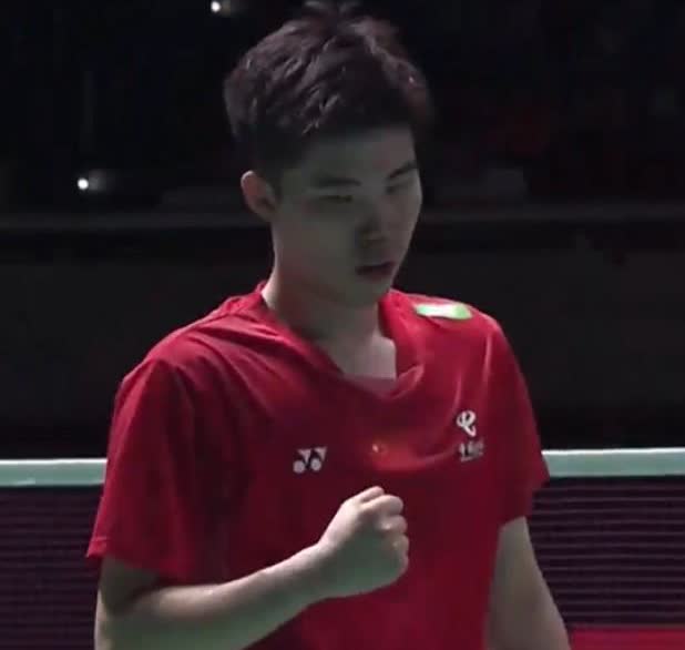 翁泓阳无缘四强，不胜纪录未能打破，男单只剩石宇奇。
         今天午间