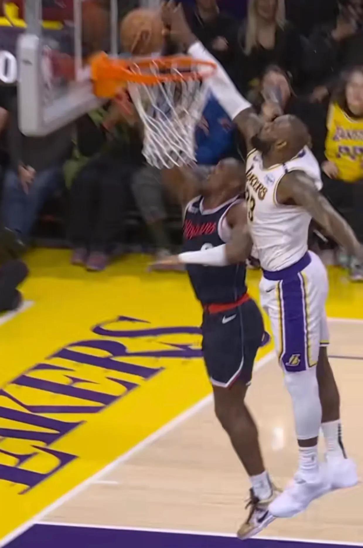 近日NBA出现了两条令人震惊的消息：
1、詹姆斯去年突破四万分，今年突破五万分，