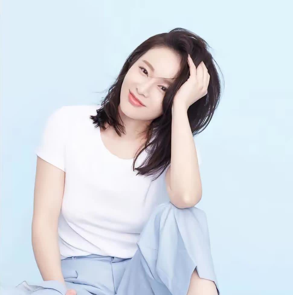 高叶，168cm，也有温柔的一面，就连脚都看着那么温柔，你们看看是不是呢？