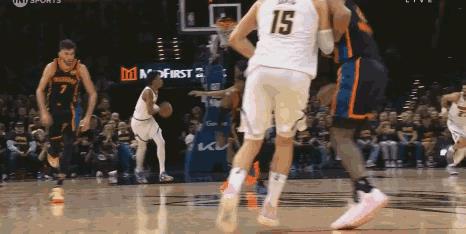 #nba# 约基奇不装了，全部使用小动作了。
今天约基奇感觉是犯规大王啊，坏动作
