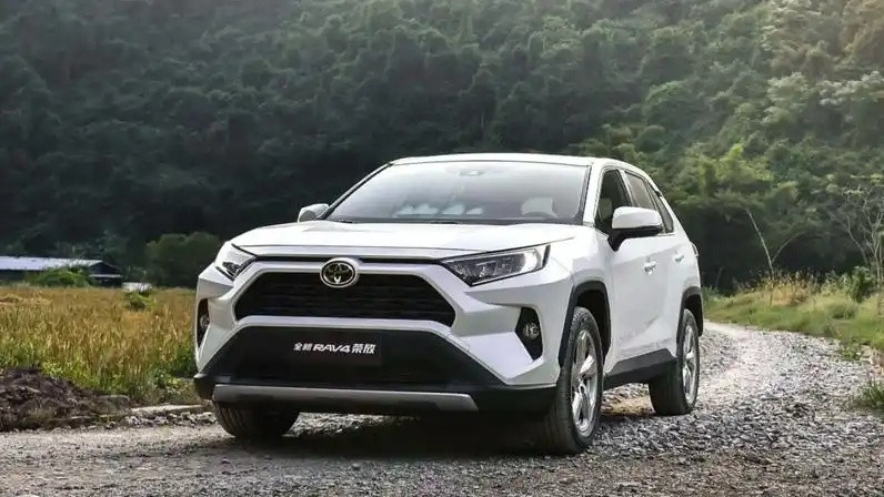 丰田RAV4解析：全系四驱+2.5L混动，智能升级，油耗4.7L，真香