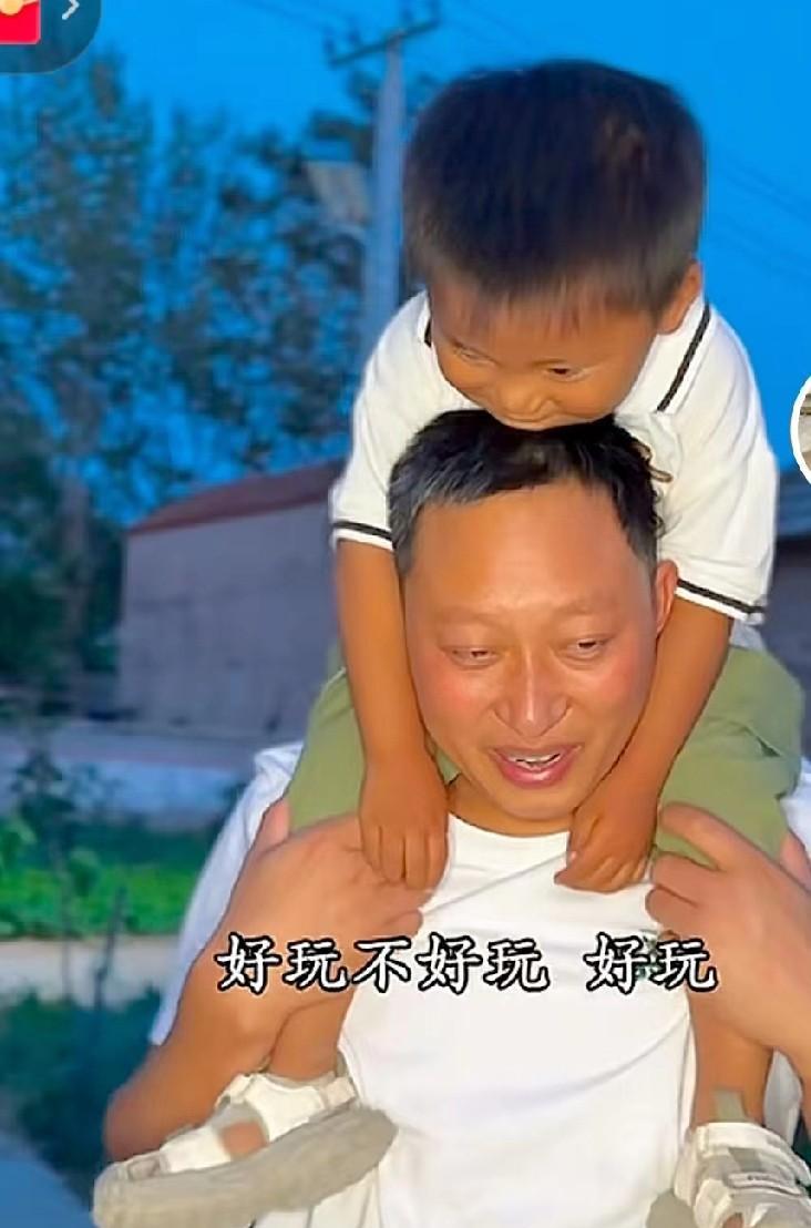 老表是三行童年时期的一道光。
树兰年纪大了，他只能简单做到让三行吃饱穿暖。至于其