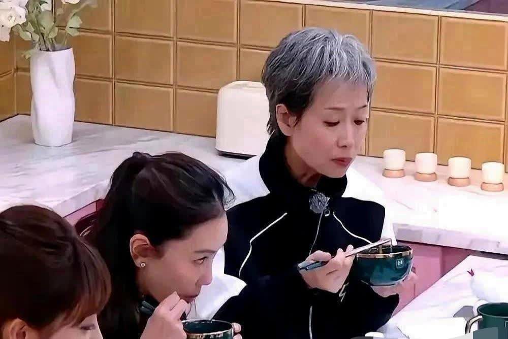 最近看《浪姐 6》，60 岁叶童的自律饮食真让我惊掉下巴！