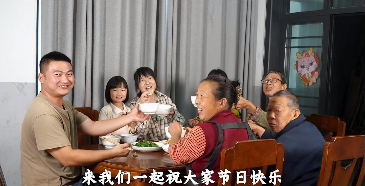 幺妈家今天的视频向我们传递了一个极为重要的信息，大家都很期待！
今天是中秋节，王