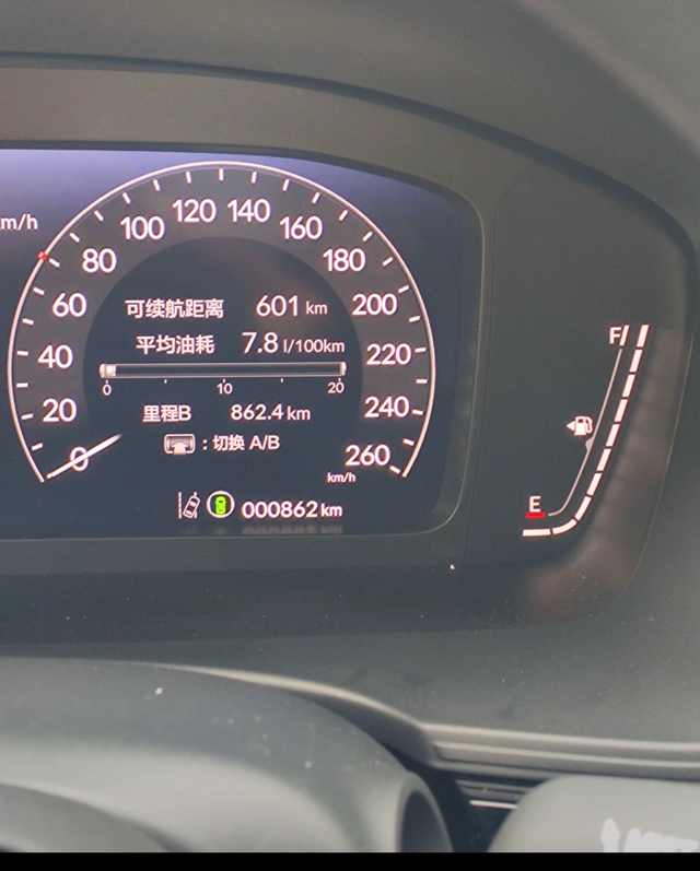 各位大哥们
最近一直遇到一个问题 最近我发现每次加满油以后 油表显示历程数不对。