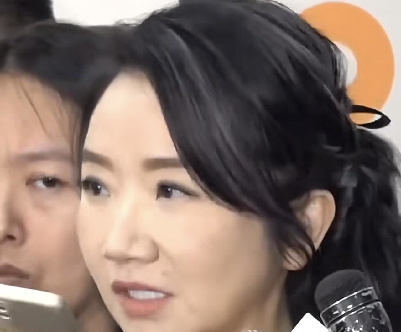 陶晶莹估计钱又花完了！！！！
又来录节目了，坚决抵制！！！

台湾是中国不