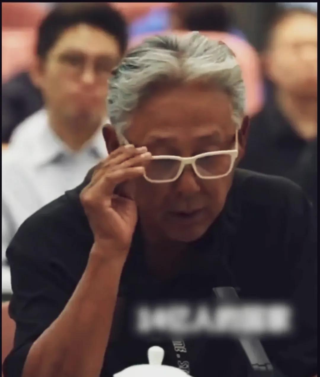 老头儿这个白发真是太帅了。也感觉突然就老了。#陈道明#