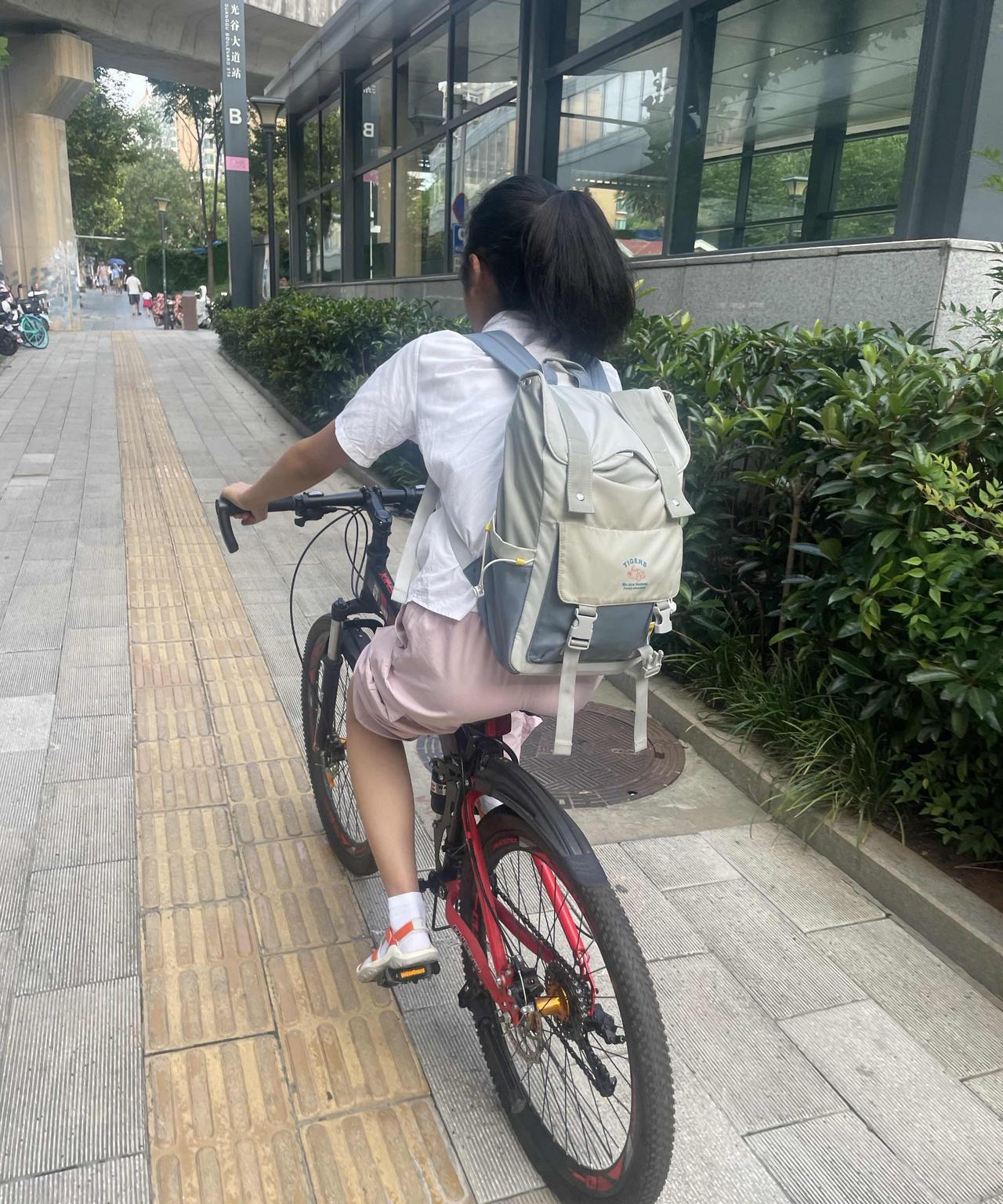 接受大家关注并监督！挑战为我们家庭培养出两个博士！家有儿女！儿子是博士了，接着培
