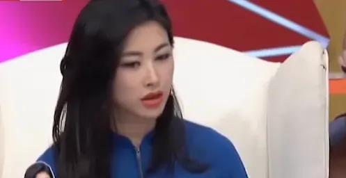 家长会？别提了！每次老师都问我是不是被寄养的，因为来的人比走马灯还换得勤——今天