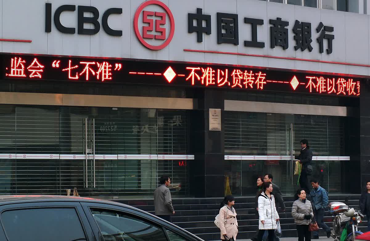汇金出手了！真金白银增持四大行，这可不是小动作。想想，国家队的举动背后，释放的信