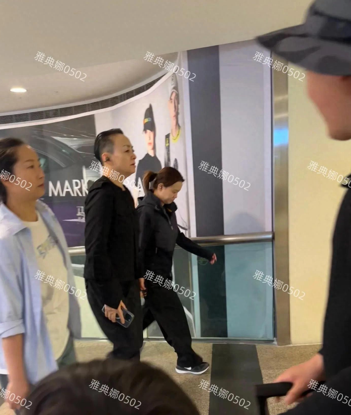 宋丹丹咋那么喜欢逛街？一周内被偶遇两次，大背头很酷超有范儿!