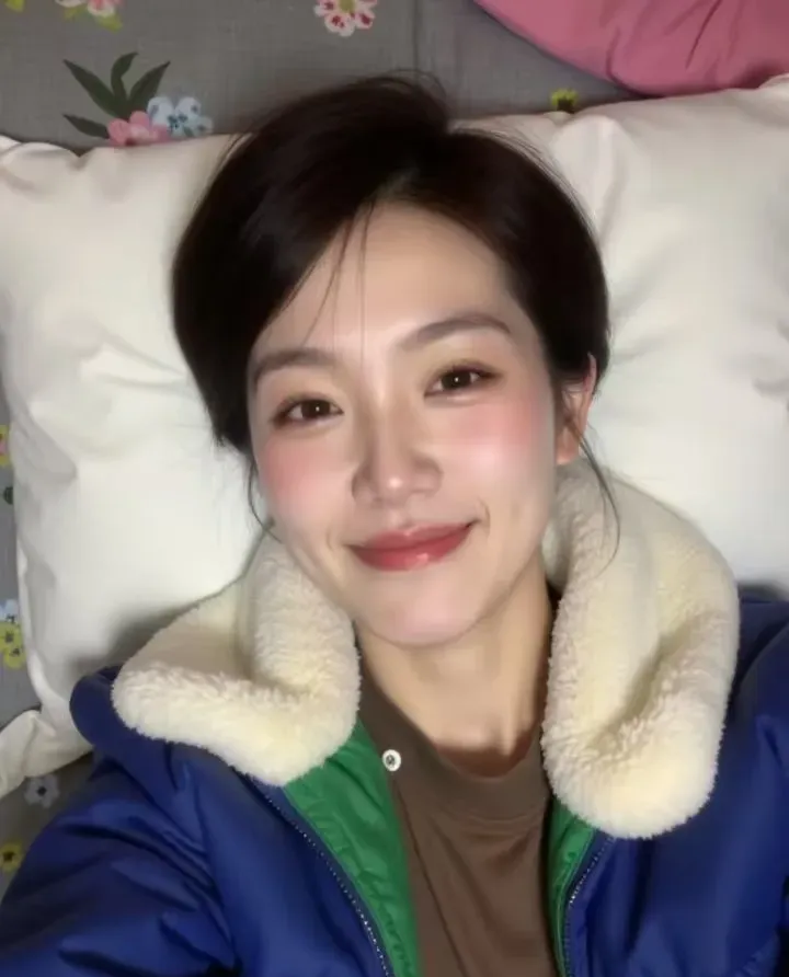 七岁小孩要送新鞋给同学，这事儿怎么看怎么拧巴。
搁以前，我们大概率会夸孩子善良