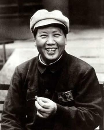毛泽东赴重庆谈判，身边带着个神秘人物“三叔”？军统头子戴笠在得知消息后多方查证，