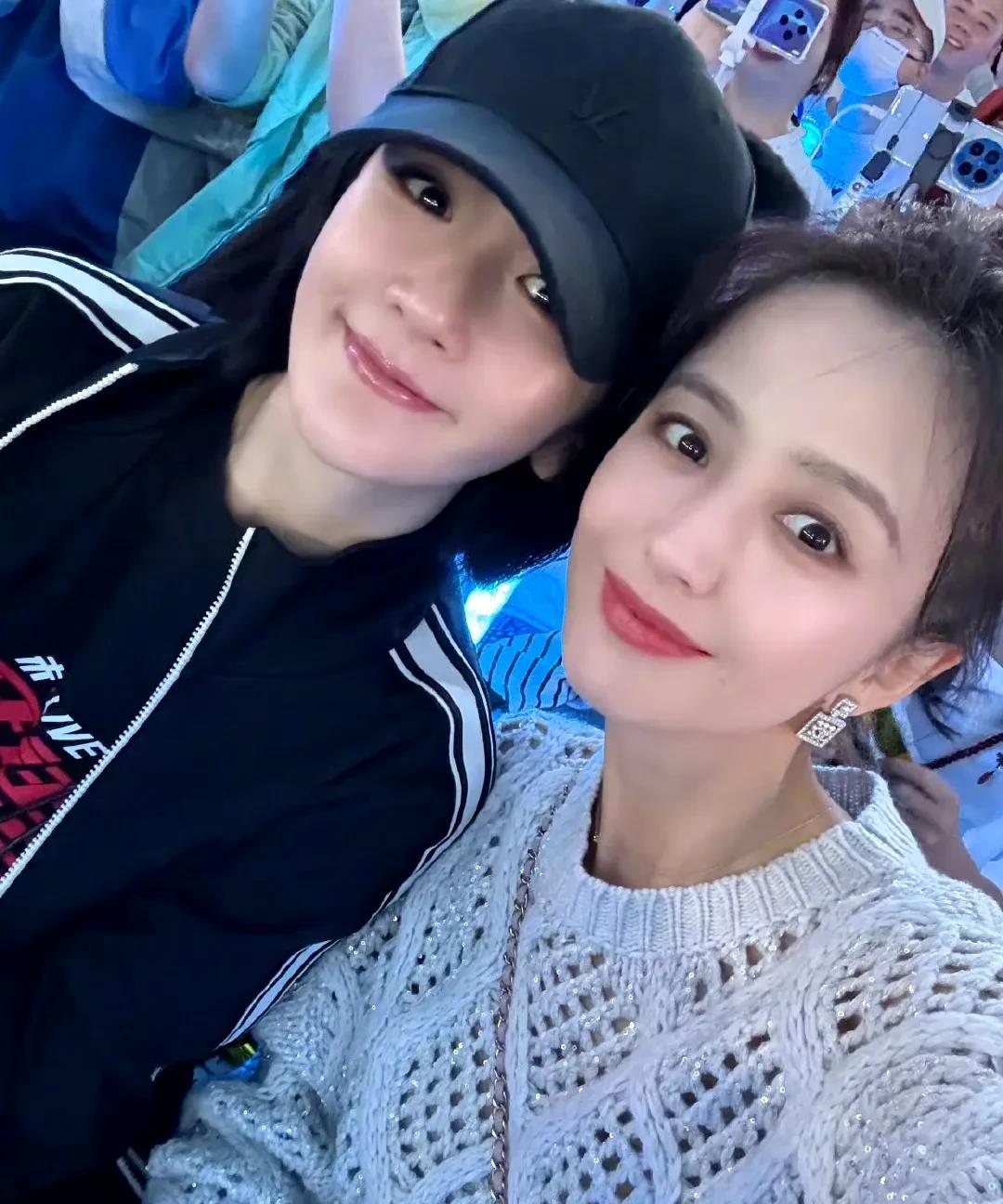 佟丽娅谈张杰演唱会，第一次在鸟巢蹦迪的体验超嗨！
5月11日上午，佟丽娅在社交媒