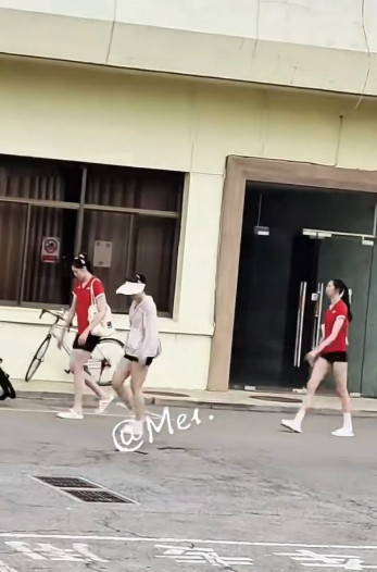 李盈莹、吴梦洁皆已参与中国女排全队训练。从球友在中国女排训练中心拍摄发布的视频来