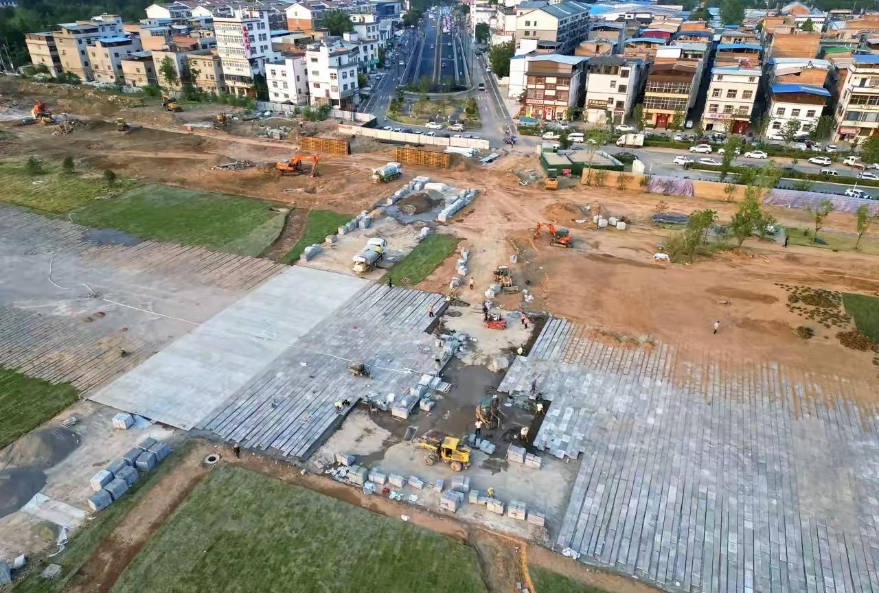 洛阳天街要全线贯通了，以前隋唐洛阳城天街被滨河南路给挡住
现在滨河南路下穿天街隧